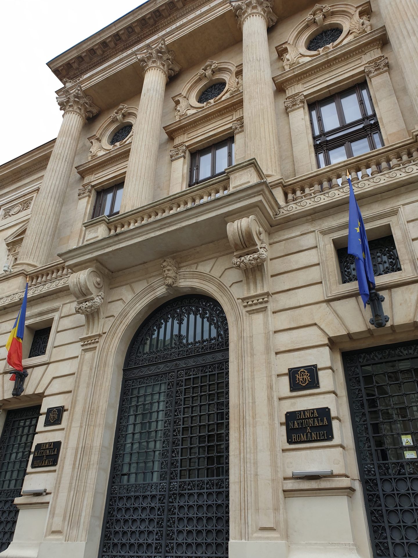 Eerste Group anticipează menținerea ratei dobânzii de politică monetară de către BNR Potrivit unui raport, Erste Group anticipează ca Banca Națională a României (BNR) să mențină rata dobânzii de politică monetară în ședința de marți