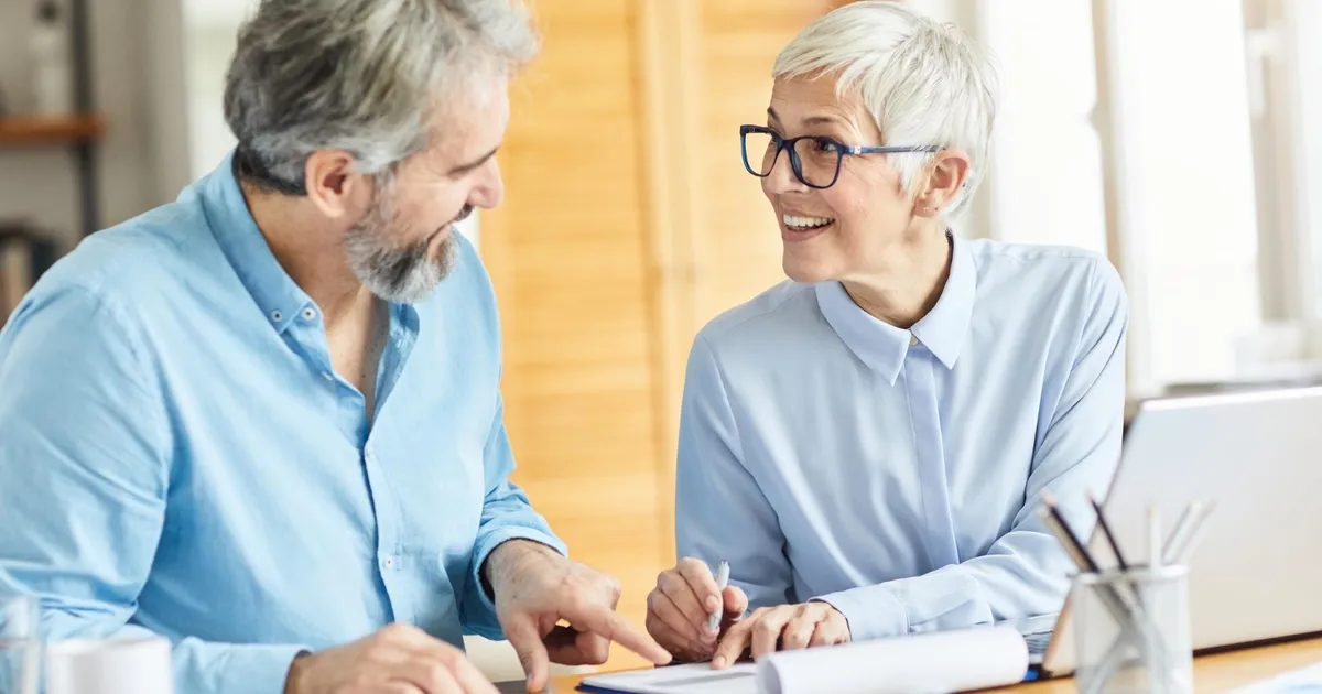 Știrea momentului pentru pensionari. S-au găsit 2.000.000.000€ pentru creșterea pensilor. Cum se împart banii? • Newsweek România