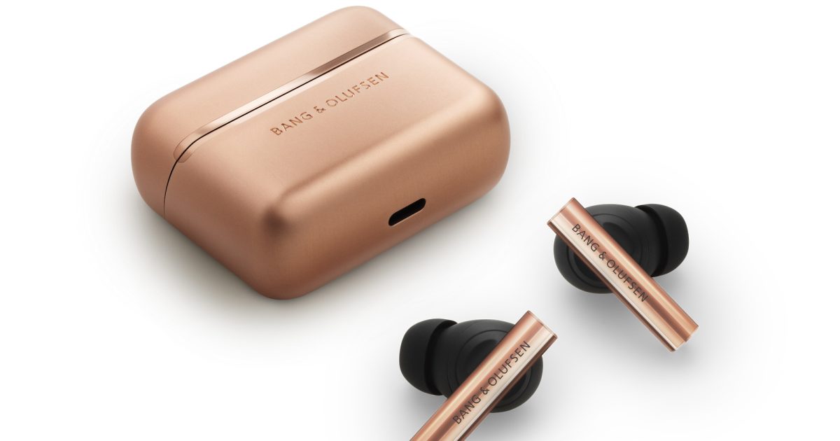 Bang & Olufsen dă lovitura: Căștile Beo Grace, în noua nuanță Honey Tone. Prețul? Uită de crize!