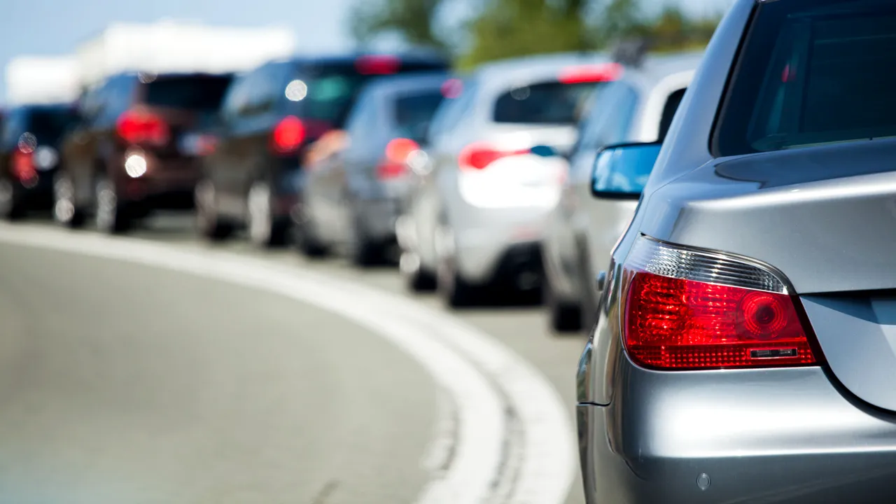 Restricții pentru camioane în perioada sărbătorilor pascale din 2026 Înainte de minivacanța de Paște din 2026, Compania Națională de Administrare a Infrastructurii Rutiere (CNAIR) a anunțat restricții de circulație pentru vehiculele de transport marfă cu masa totală maximă autorizată mai mare de 7,5 tone