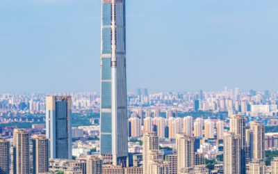 Zgârie-nori uriaș în China, finalizat după 18 ani de așteptare