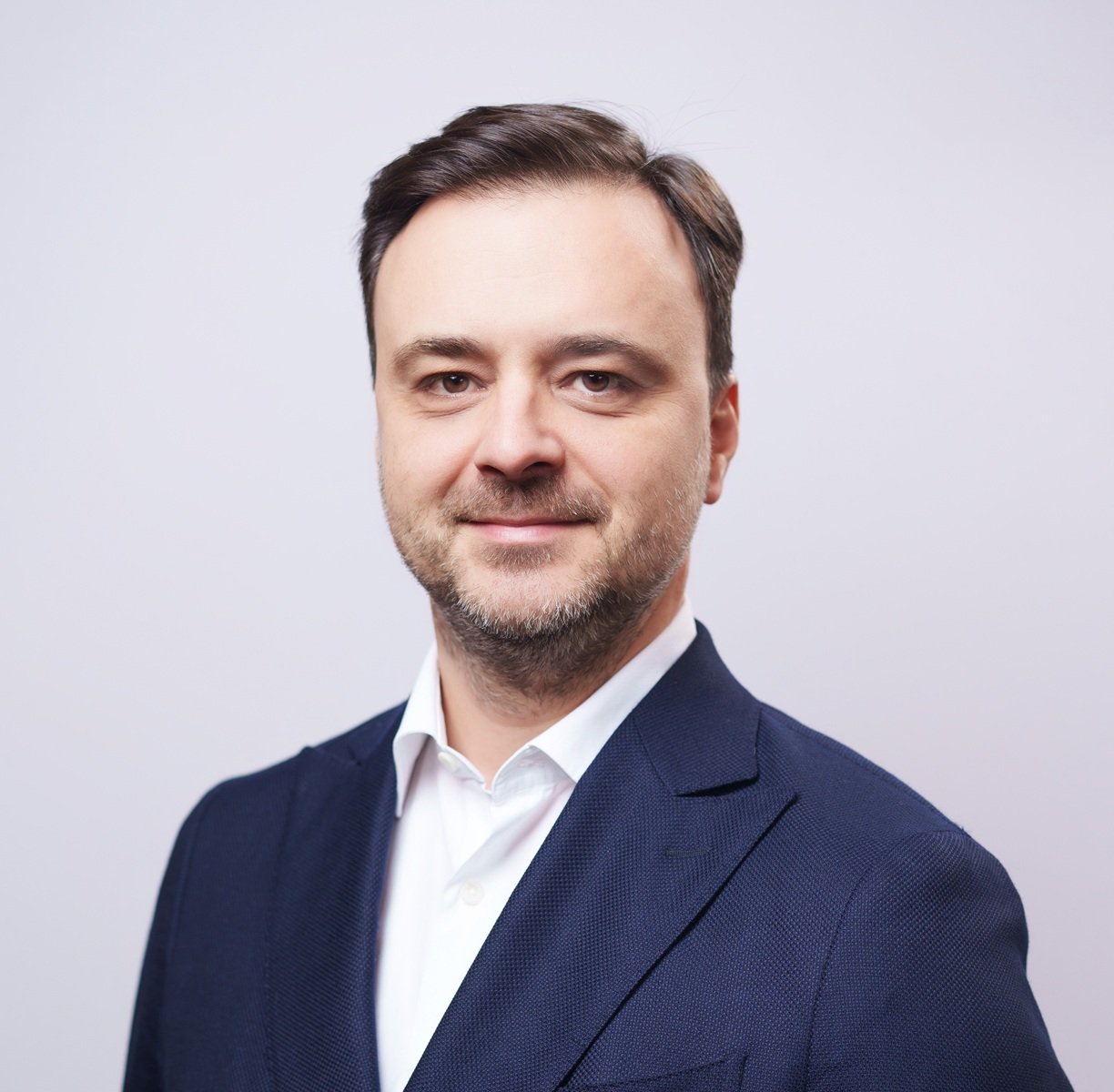 INVESTIȚIE MARE ÎN PIAȚA DE ASIGURĂRI: GRUPUL AUTONOM CUMPĂRĂ 20% DIN EAZY ASIGURĂRI Gruprul AUTONOM, cunoscut pentru expertiza sa în industria auto și modelul de afaceri sustenabil, a intrat oficial în acționariatul EAZY Asigurări