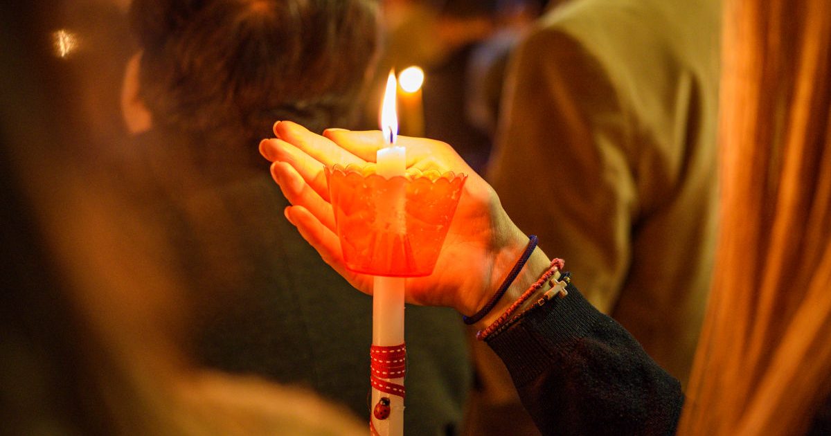 Ce facem cu lumânarea de la Înviere? Când și cum o mai poți folosi