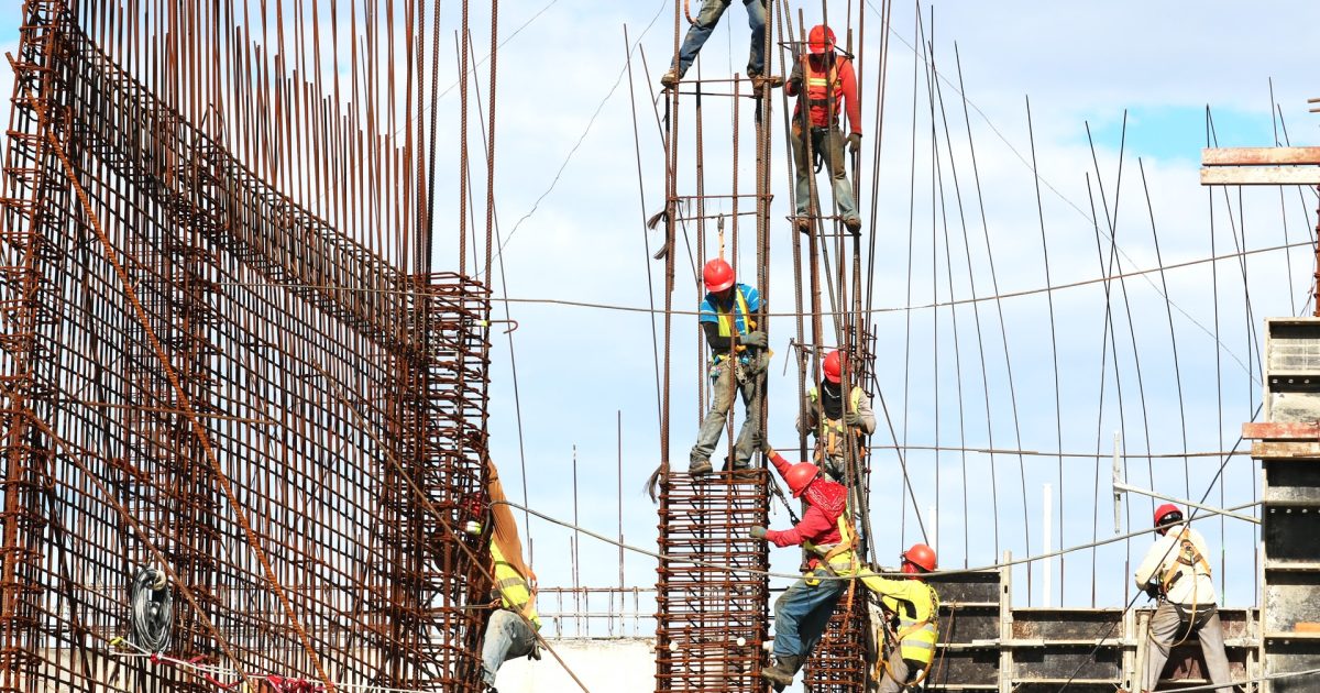 Creștere spectaculoasă în construcții: INS anunță noi recorduri în România