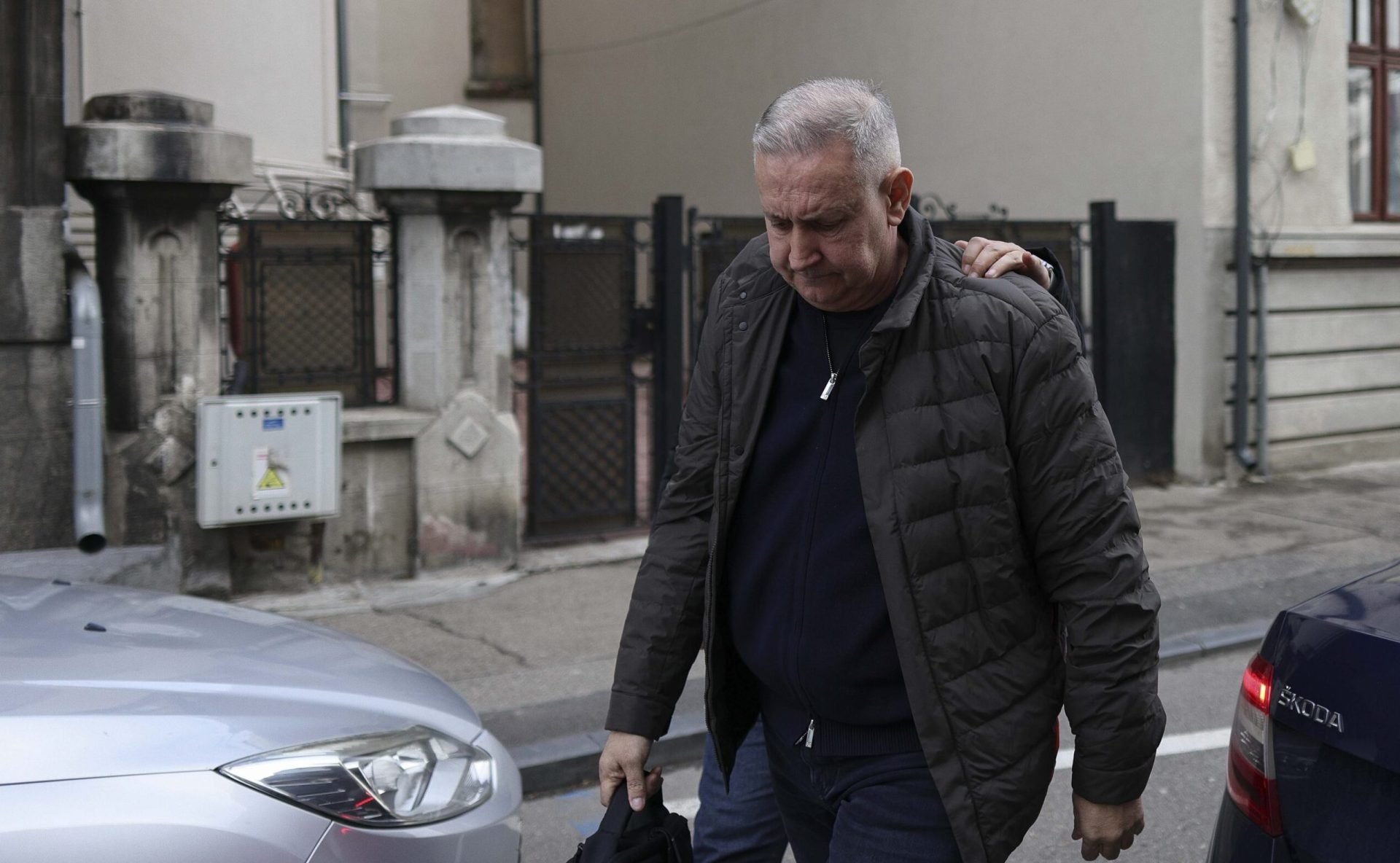 Șeful ARR, Cristian Anton, reținut de DNA într-un dosar de corupție Directorul general al Autorității Rutiere Române (ARR), Cristian Anton, a fost reținut de procurorii Direcției Naționale Anticorupție (DNA) într-un dosar ce vizează fapte de corupție