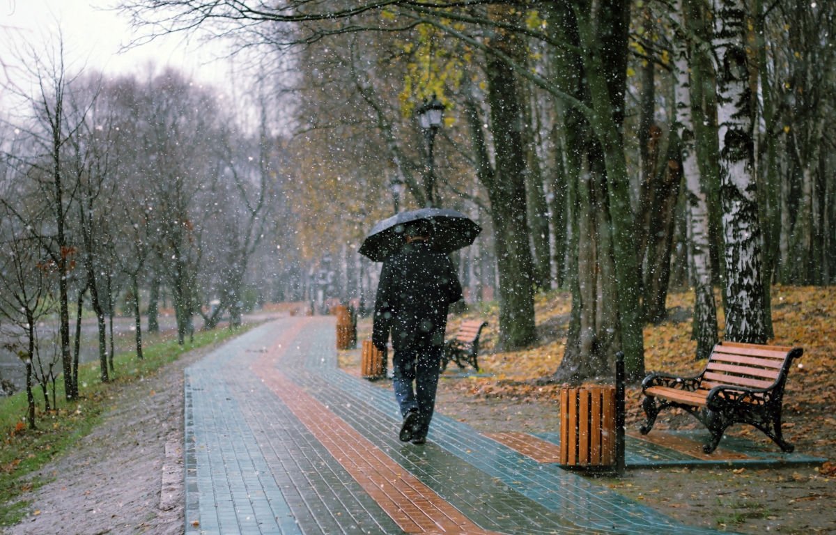 Vremea se schimbă radical: Săptămâna Mare aduce ploi, lapoviță și ninsori Bucureștenii și locuitorii din multe alte zone ale țării se pregătesc pentru o schimbare bruscă a vremii
