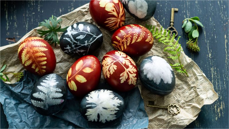 Cum-vopsesti-ouale-de-Paste-natural-asa-obtii-culorile-rosu-mov-galben-si-albastru-800x450.jpg - NewsFactor