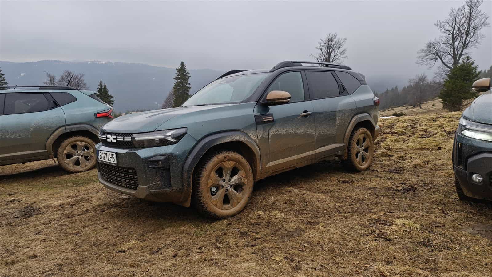 DACIA intră în forță pe piața de SUV-uri cu tracțiune integrală și cutie automată Noua generație DACIA Duster și viitorul model BIGSTER vin cu o combinație inedită de tehnologii, oferind tracțiune integrală, cutie automată și un sistem hibrid inovator