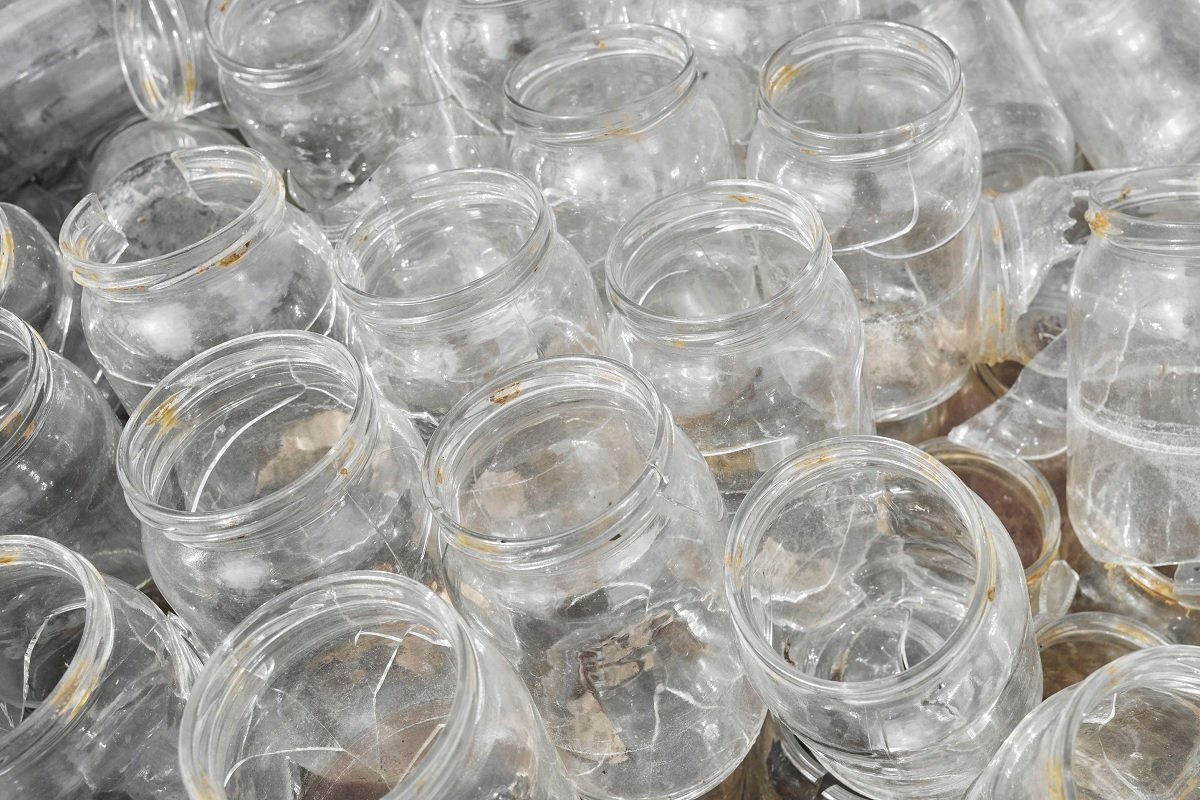 GOROSPINELE ROMÂNCE CU EXPERIENȚĂ AU UN TRUC SECRET: BORCANELE GOALE NU SE ARUNCĂ! De ce aruncă unii borcanele goale de la mâncarea pentru copii? Gospodinele cu experiență, însă, au un secret bine păstrat: borcanele sunt extrem de utile în bucătărie, atelier sau chiar în grădină