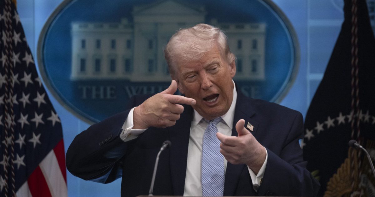 Trump anunță reluarea negocierilor cu Iranul