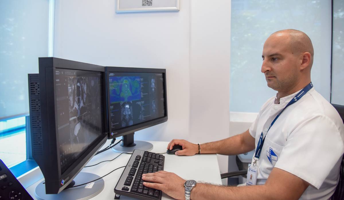 Creșterea îngrijorărilor privind uitarea și dificultățile cognitive: imagistica cerebrală avansată, un aliat în diagnosticarea bolii Alzheimer Scăderea atenției, problemele de memorie sau dificultățile de concentrare pot fi semne ale declinului cognitiv, acesta putând evolua până la demență