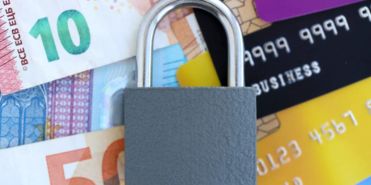 Euro-bani-numerar-e1773247847575.jpg - NewsFactor