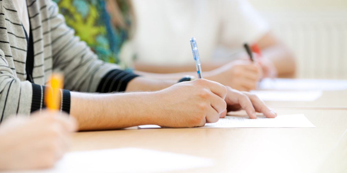 Rezultatele SIMULĂRII BAC 2026: Note mai mari ca-n 2025, anunță Ministerul Educației