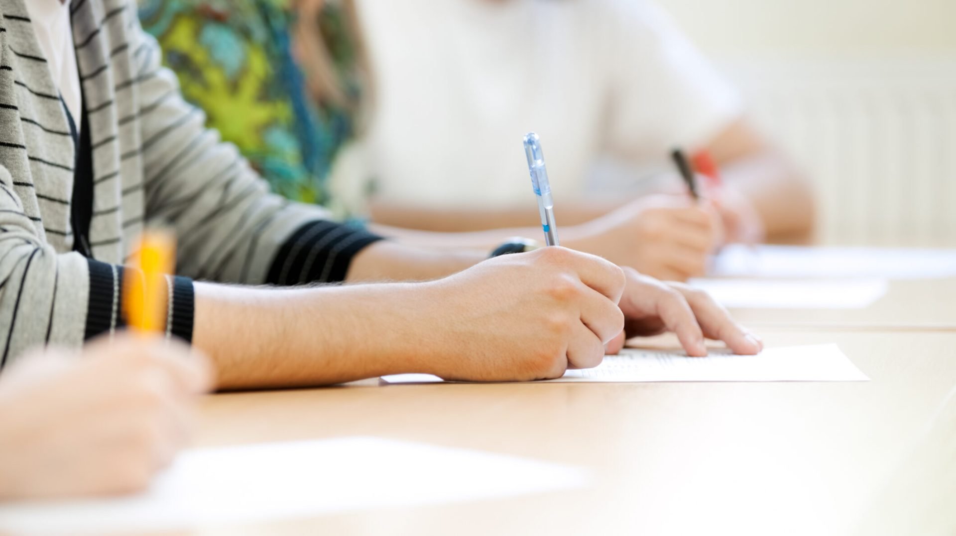 Simularea Bacalaureatului 2026: Rezultate în creștere față de anul precedent Rezultatele simulării probelor scrise din cadrul examenului național de bacalaureat, desfășurată în perioada 23 – 26 martie 2026, indică o îmbunătățire generală a performanțelor elevilor