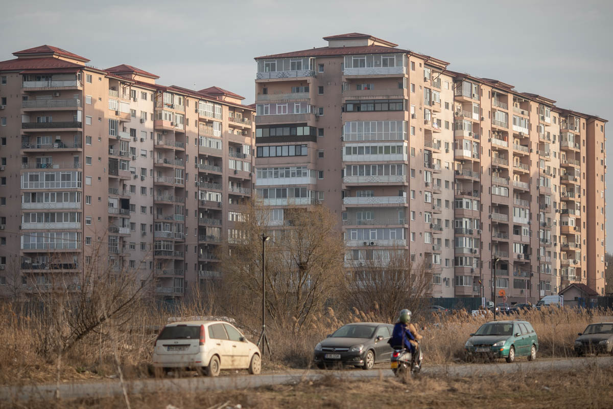 Ponderea românilor din mediul urban care dețin o locuință proprie a scăzut, potrivit unui sondaj recent