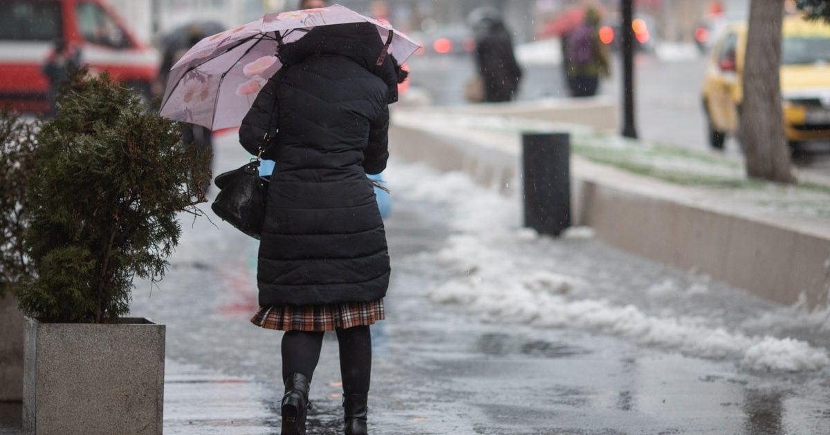 Vânt puternic și ninsori la munte: ALERTĂ METEO în România