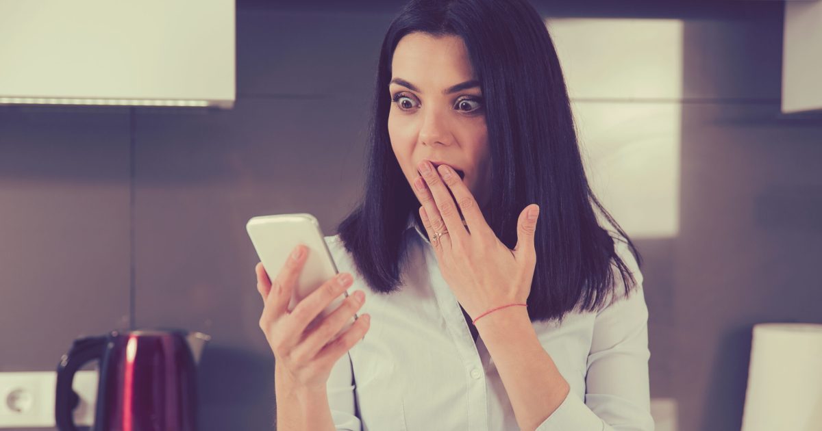 Atenție, români: Ce date de pe telefon vă pot lăsa fără bani