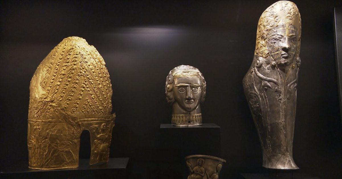 Hoții de la Muzeul Drents, interesați și de coiful de Cucuteni-Băiceni