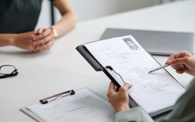 Tinerii caută joburi: Cereri de angajare cresc cu 24% în România