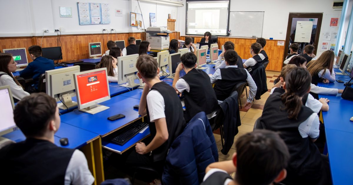 Școli din Los Angeles, reguli drastice: Copiii, limitați la ecrane în clase