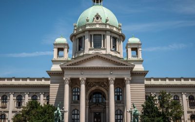 UE, amenințări cu tăieri de 1,5 miliarde € pentru Serbia, din cauza democrației