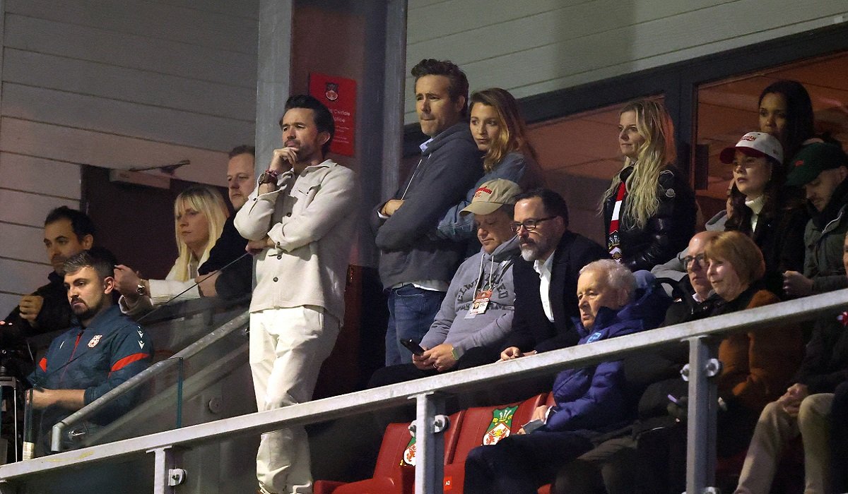 Un club de fotbal din Țara Galilor, preluat de actorii de la Hollywood, este la un pas de a realiza o performanță istorică