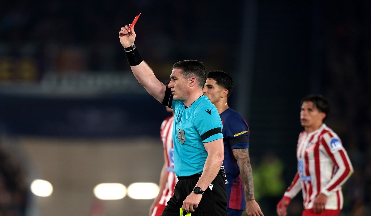 Atmosfera de pe Camp Nou a fost umbrită: Atletico Madrid a învins Barcelona cu 2-0 în turul sferturilor de finală din UEFA Champions League, însă deciziile arbitrului Istvan Kovacs au stârnit controverse majore