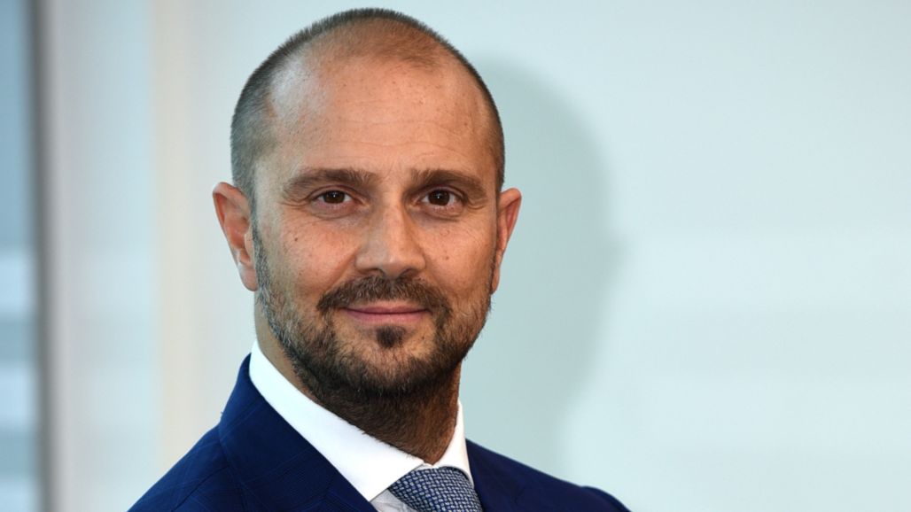 Giuseppe Carella preia conducerea Nestlé România din aprilie 2026 Giuseppe Carella, cu o experiență de peste 25 de ani în afaceri internaționale, va prelua funcția de Country Manager al Nestlé România începând cu 1 aprilie 2026