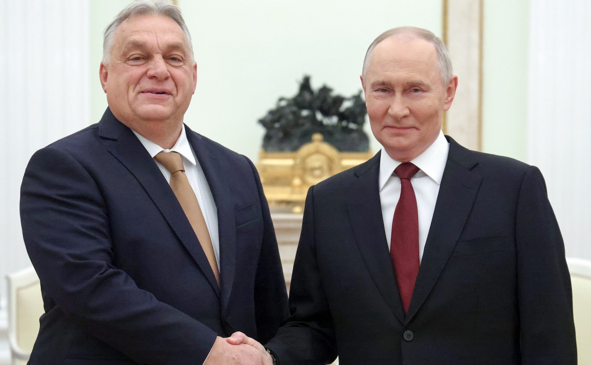 Premierul Ungariei, Viktor Orban, i-a oferit sprijin necondiționat președintelui rus Vladimir Putin anul trecut, inclusiv posibilitatea de a găzdui un summit la Budapesta pentru a facilita negocierile de pace în Ucraina
