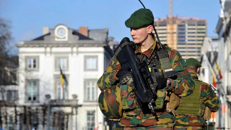 Mii de adolescenți belgieni aleg armata: Un val de înscrieri surprinzător