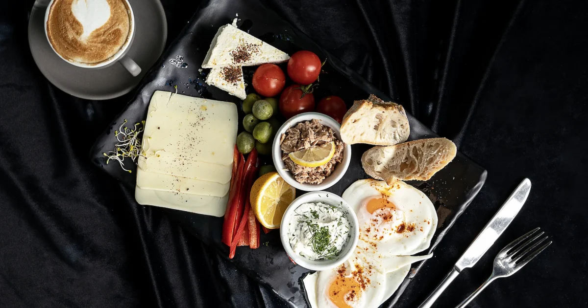 Clienții din România, mai pretențioși. Ce schimbă piața de restaurante