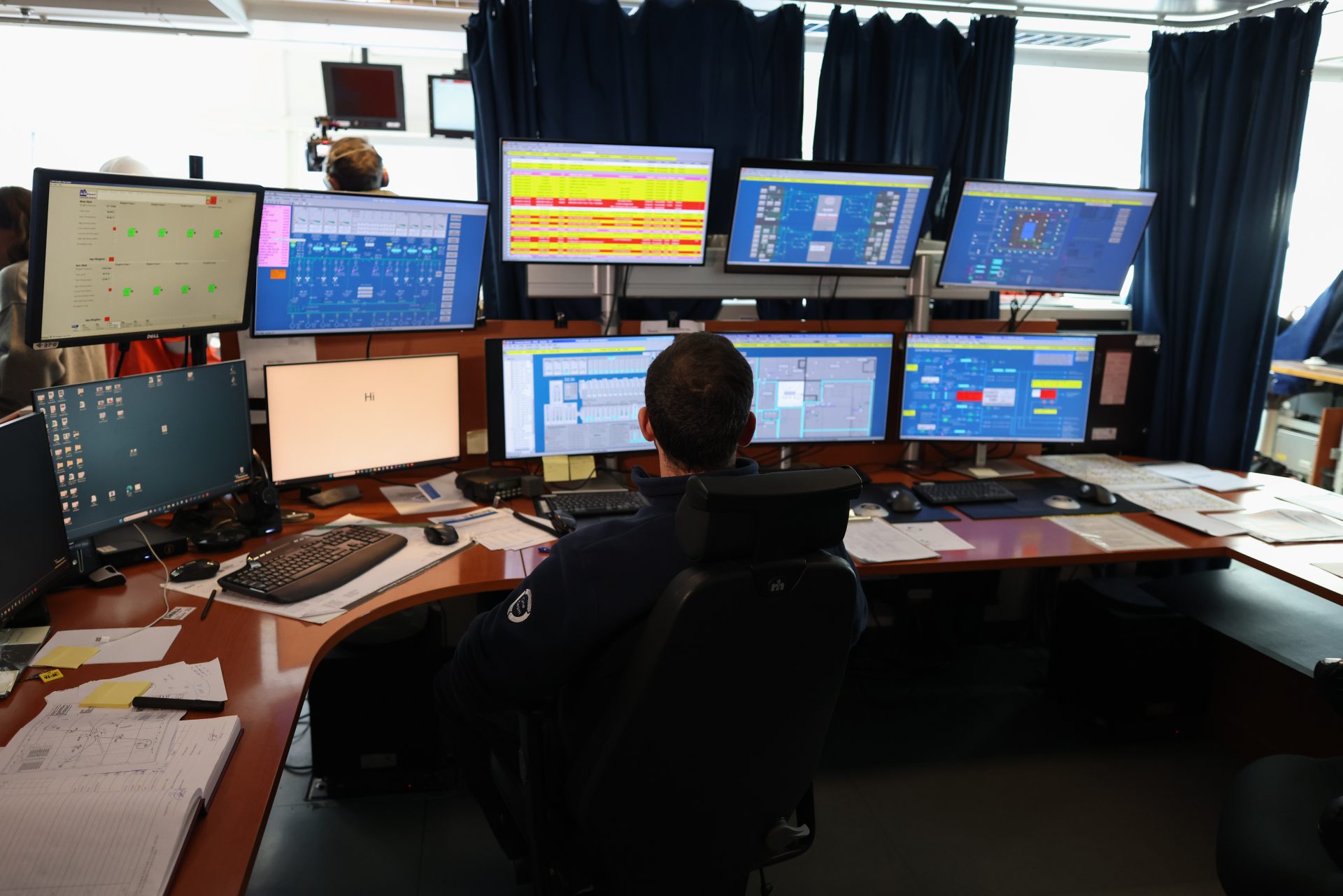 OMV Petrom își pregătește echipa pentru exploatarea gazelor din Marea Neagră, producția fiind estimată pentru 2027 Compania OMV Petrom a demarat procesul de constituire a echipei care va asigura operarea gazelor naturale din Marea Neagră, odată cu apropierea startului producției în proiectul Neptun Deep