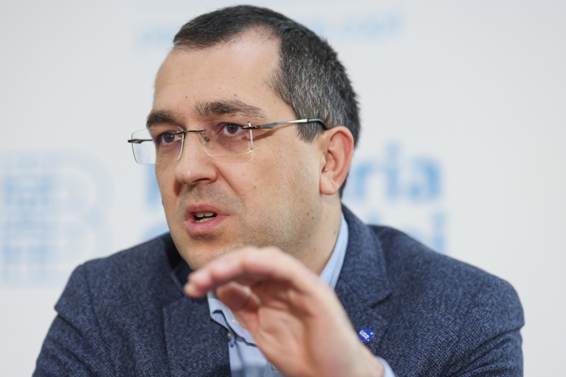 România, condamnată în primă instanță în procesul cu Pfizer privind vaccinurile anti-COVID România a pierdut procesul intentat de compania farmaceutică Pfizer în Belgia, referitor la refuzul țării noastre de a achiziționa o cantitate de vaccinuri anti-COVID