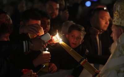 Lumina Învierii la Patriarhia Română: Credincioșii, așteptați să primească har