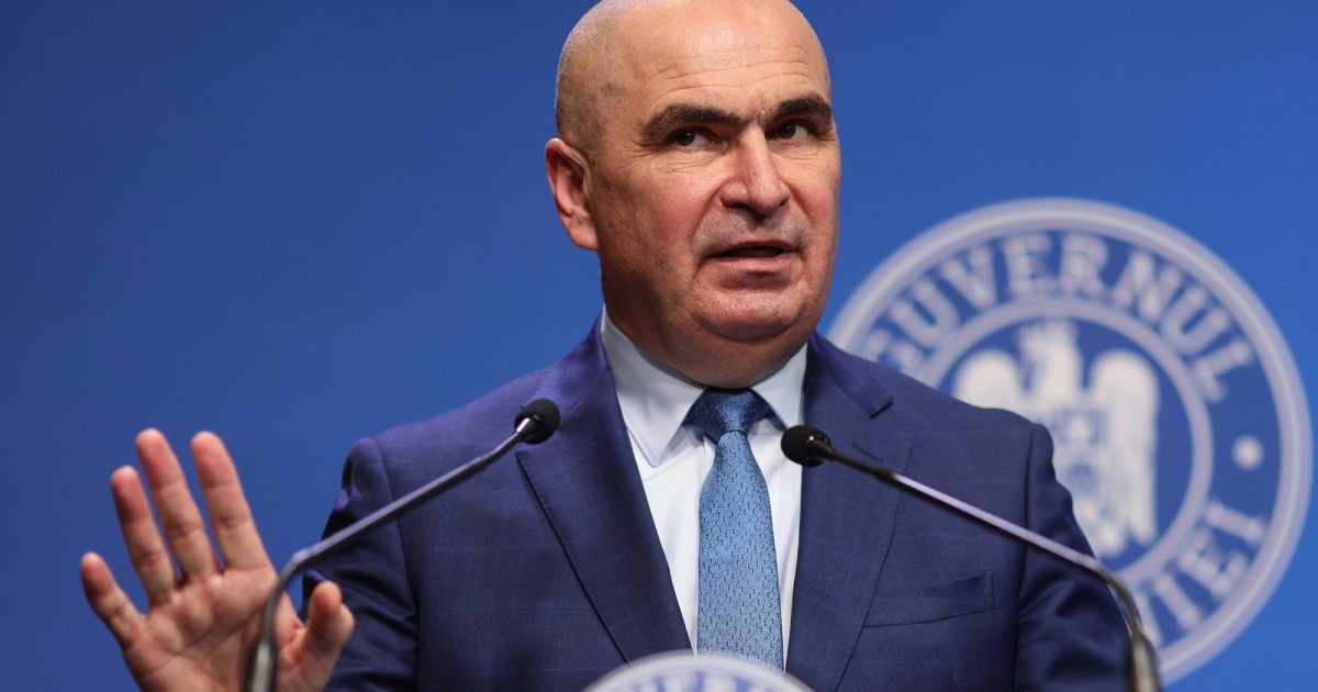 Dat afară de Bolojan, omul lui Băsescu îl face praf: „Cheltuim ce n-avem!”