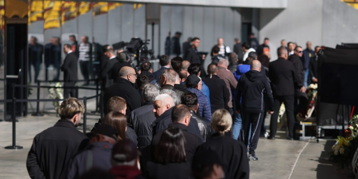 Porțile Arenei Naționale, deschise pentru un ultim omagiu adus lui Mircea Lucescu