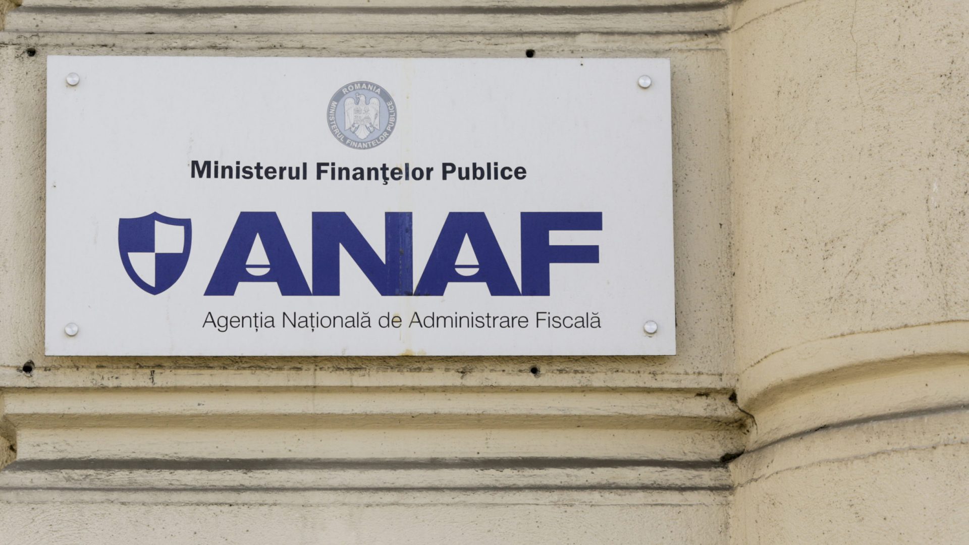 ANAF intensifică lupta cu evaziunea: Controale la „lux” și executări silite în creștere Agenția Națională de Administrare Fiscală (ANAF) își intensifică eforturile de combatere a evaziunii fiscale, cu accent pe identificarea discrepanțelor dintre veniturile declarate și stilul de viață al contribuabililor