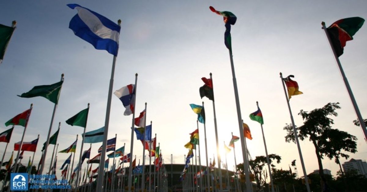 Prăbușirea Birocrațiilor Globale: Sfârșitul unei Ere și Trădarea Menirii