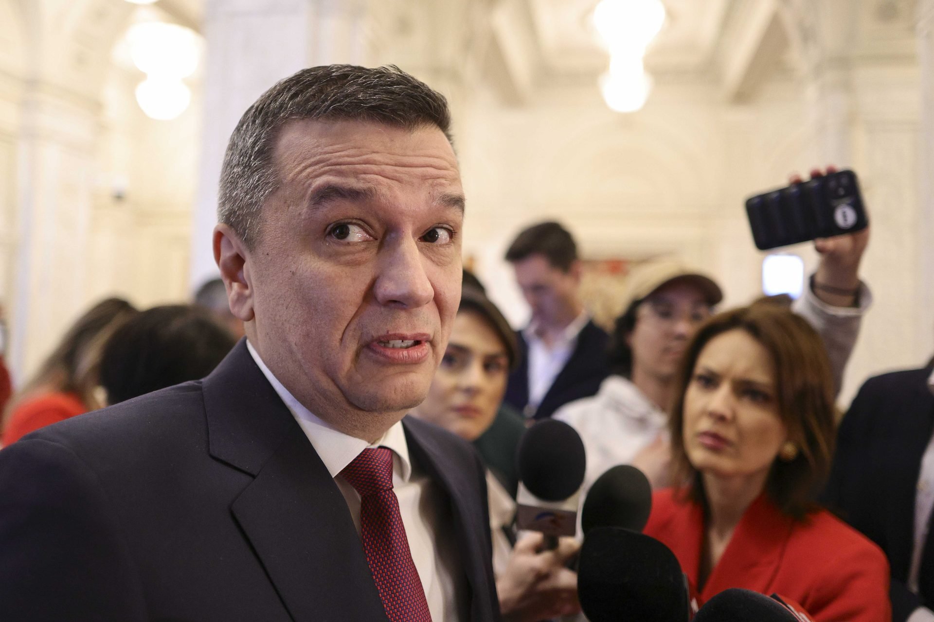 Grindeanu, după perchezițiile DNA: „îmi doresc ca fostul șef de cabinet să fie nevinovat”