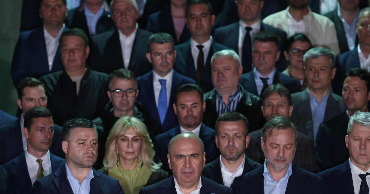 Liberalii tranșează: Cine ar fi premier dacă Guvernul cade?