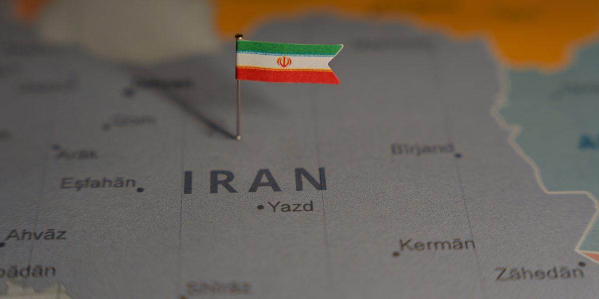 Bahrain suspendă portul, Kuweit închis noaptea. Iranul amenință strâmtoarea Bab al-Mandab