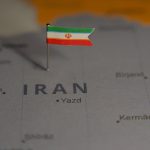 Bahrain suspendă portul, Kuweit închis noaptea. Iranul amenință strâmtoarea Bab al-Mandab