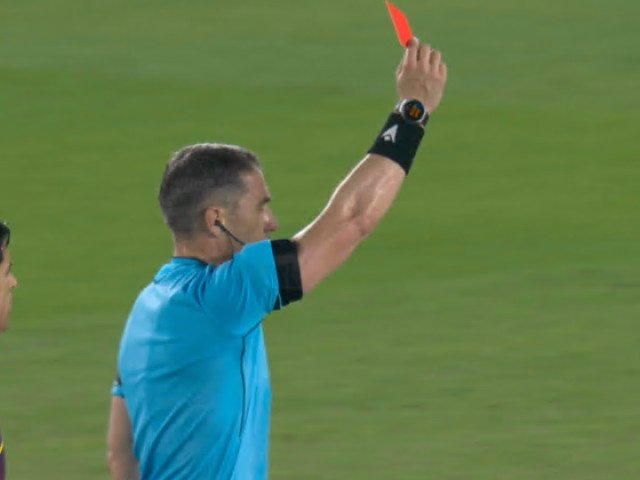 Istvan Kovacs a stârnit controverse majore în meciul Barcelona – Atletico: Pau Cubarsi, eliminat corect, spun experții Arbitrul român Istvan Kovacs a fost în centrul atenției în partida Barcelona – Atletico Madrid, după ce a acordat direct cartonaș roșu lui Pau Cubarsi