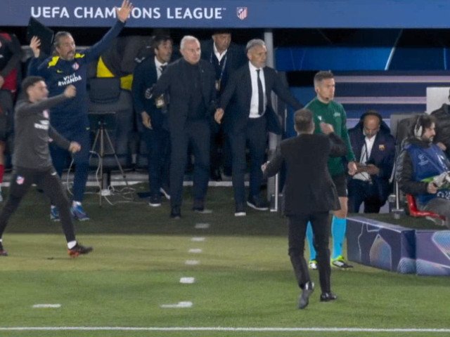 În meciul Barcelona – Atletico Madrid, Istvan Kovacs a fost centrul atenției după o decizie controversată luată cu ajutorul VAR-ului