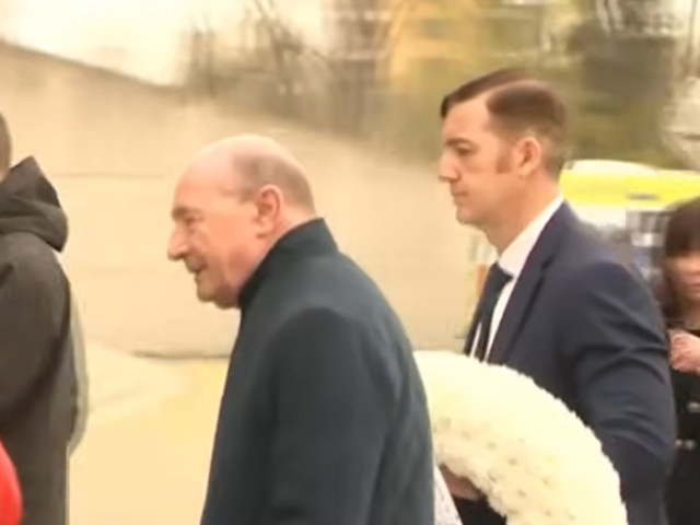 Băsescu, mesaj șocant pentru Lucescu: Un singur cuvânt pe coroană