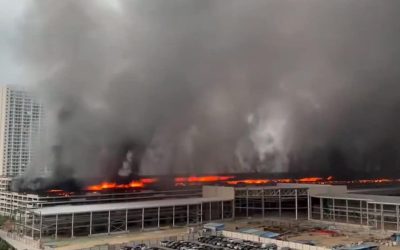 Incendiu MASIV în China: Flăcări uriașe la o fabrică de mașini electrice