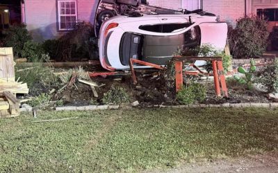 Accident în Murfreesboro: O persoană, la spital după ce o mașină a intrat într-o casă