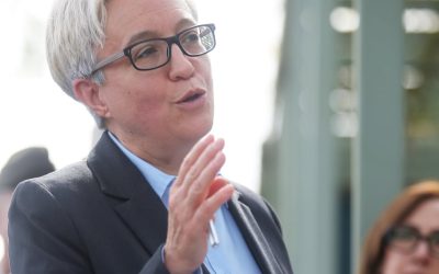 Kotek schimbă ora de școlarizare: Scandal la Portland