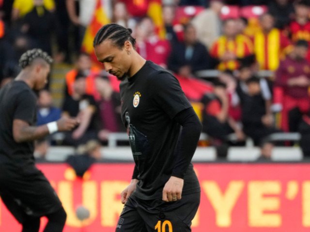 Jucătorii de la Galatasaray au adus un omagiu emoționant fostului antrenor, Mircea Lucescu Echipa turcă Galatasaray a demonstrat respectul profund pentru Mircea Lucescu, fostul antrenor al echipei, decedat recent