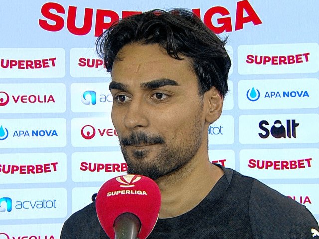 Deși așteptările erau mari, tânărul mijlocaș Ștefan BAIARAM a început meciul cu CFR Cluj pe banca de rezerve, stârnind curiozitatea fanilor și a presei